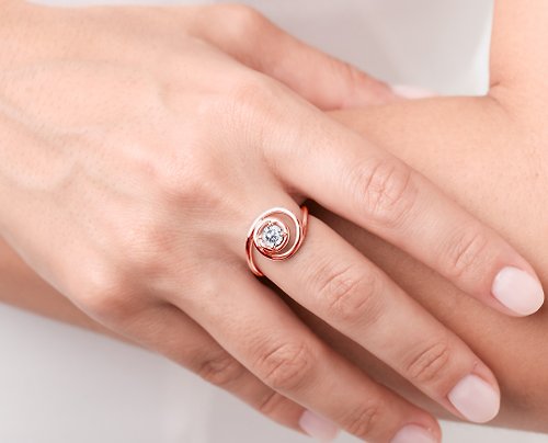 Majade Jewelry Design 莫桑石螺旋求婚戒指 14k玫瑰金獨特結婚戒指 極簡另類訂婚指環