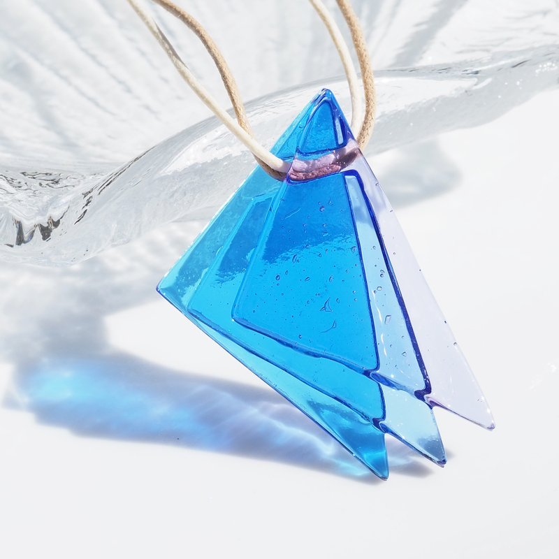 Glass feather (wing [blue]) necklace [You can choose the color and length of the string] [Made to order] - Necklaces - Glass Blue