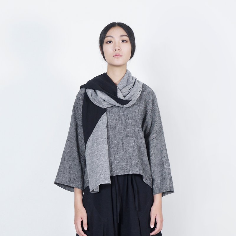 Black and white cut 16AW hemp and black two-color stitching scarf - ผ้าพันคอ - ผ้าฝ้าย/ผ้าลินิน สีเทา