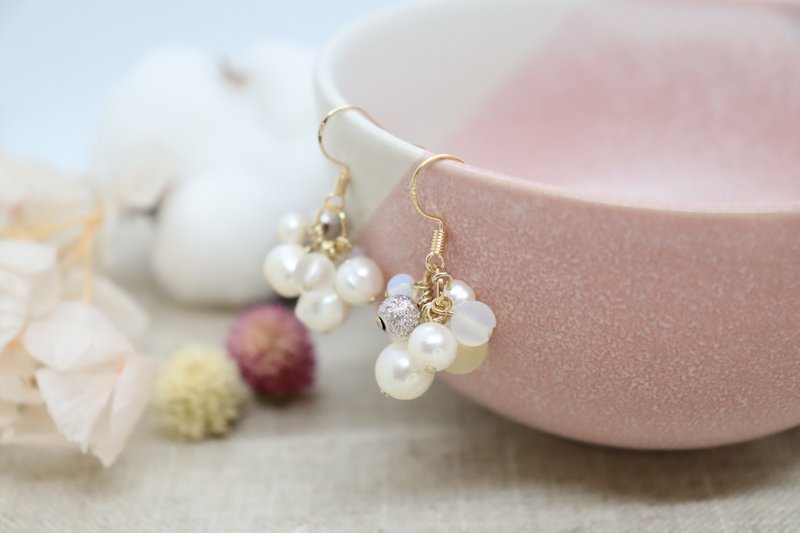 Freshwater Pearls & Stones Mixed Elegant 925 Silver Hook Earrings - 耳環/耳夾/耳骨夾 - 珍珠 白色