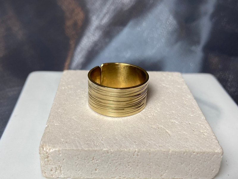黃銅敲紋戒指(寬) - 戒指 - 其他金屬 金色