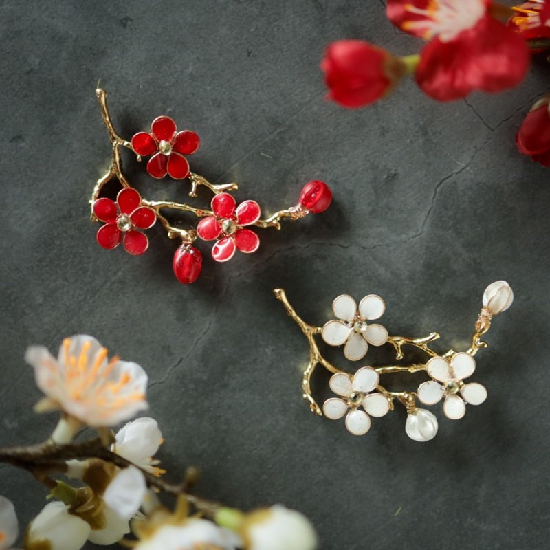 [Taiwan national flower] Plum brooch - Brooches - Resin Red