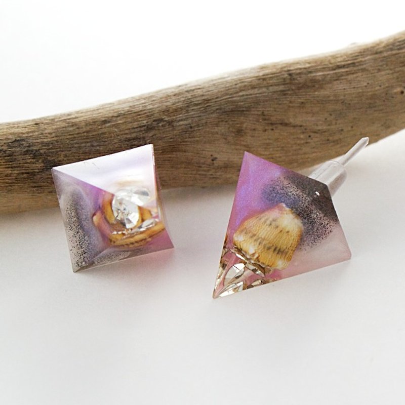 Acute angle pyramid earrings (Chaos shellfish) - Earrings & Clip-ons - Other Materials Multicolor