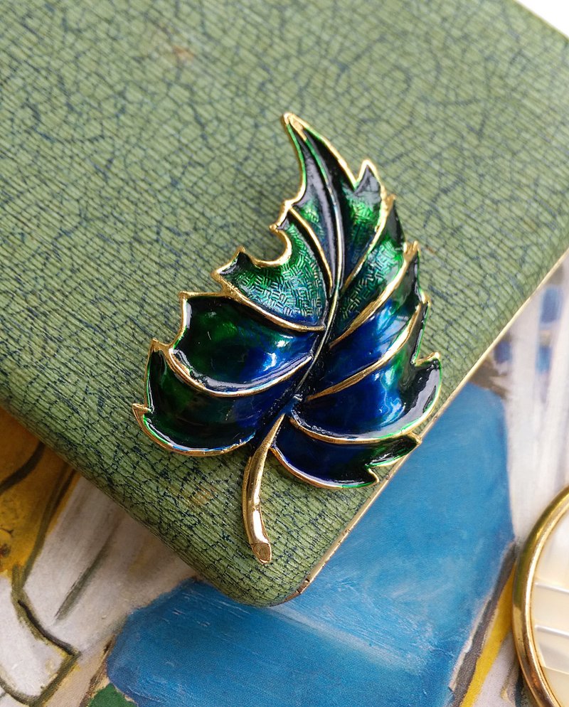 【西洋古董飾品 】立體 藍綠色調 葉子 別針 胸針 - 胸針 - 其他金屬 金色