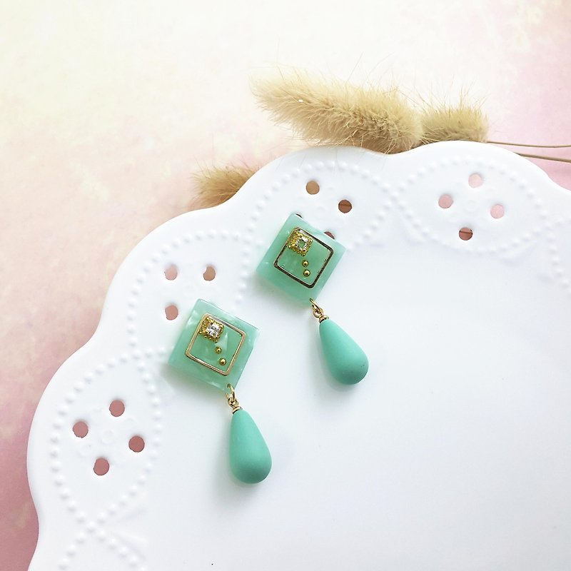 Green marble pattern - clip-on earring or needle earrings - ต่างหู - ซิลิคอน สีเขียว
