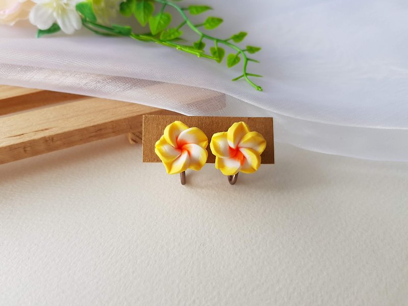 【雞蛋花】黃色~貼耳耳夾、夾式限定 - 耳環/耳夾 - 其他材質 黃色