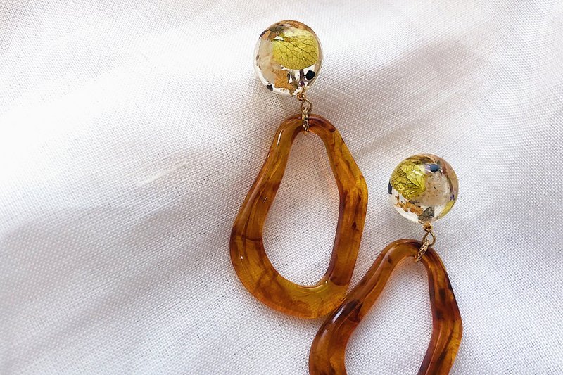 耳たぶ/ブラックコーヒー樹脂アートドライフラワーイヤリングにぶら下がってイヤークリップを変更することができます - ピアス・イヤリング - 寄せ植え・花 ブラウン