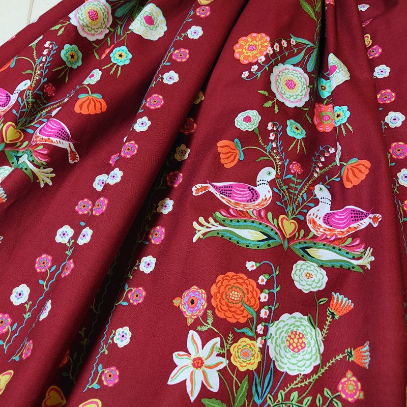 [Made to order] Nathalie Lete Flower Bird Skirt Wine / USA fabric / FREE size / Made in Japan - Skirts - Cotton & Hemp Red