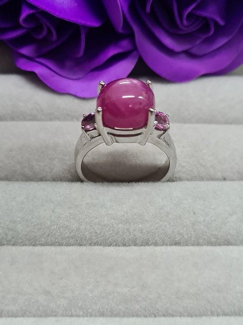 charissagemstone 天然弧面形紅寶石配粉色藍寶石純銀鍍鉑金戒指