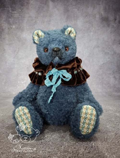 青色のくまさん テディベア ぬいぐるみ ハンドメイド 海外作家様 くま 青いテディベア。手作りのおもちゃ。ぬいぐるみのクマ