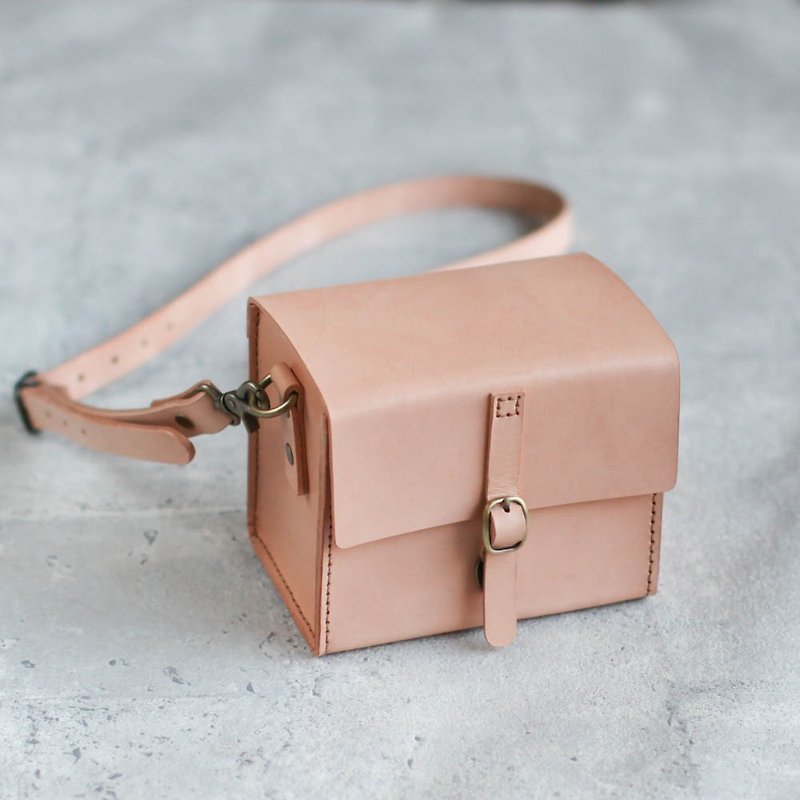 Classy Hand Stitched nude Leather Camera Case - Camera Bags & Camera Cases - Genuine Leather Brown