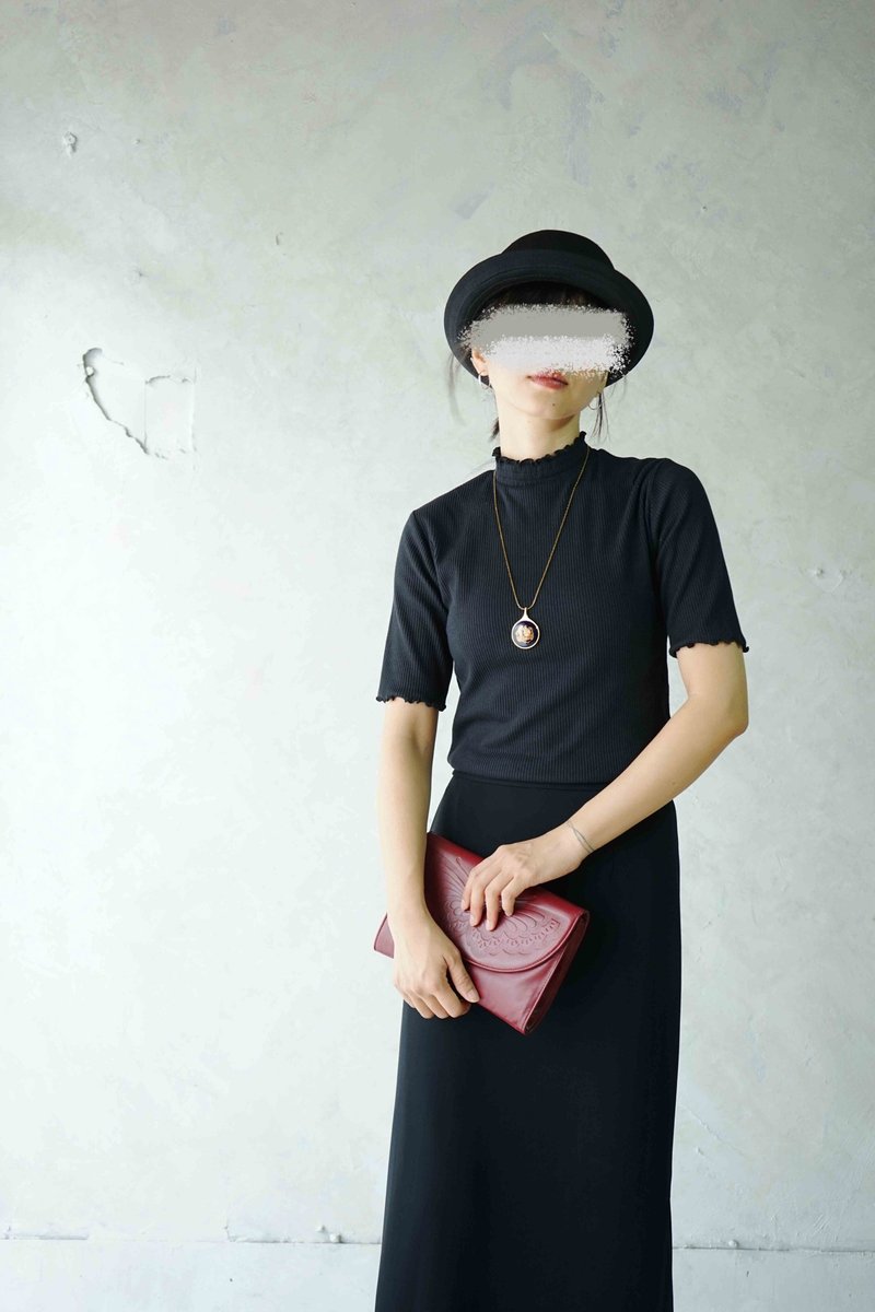尋寶古著-半高領捲邊黑色羅紋彈性上衣 - 女上衣/長袖上衣 - 聚酯纖維 黑色
