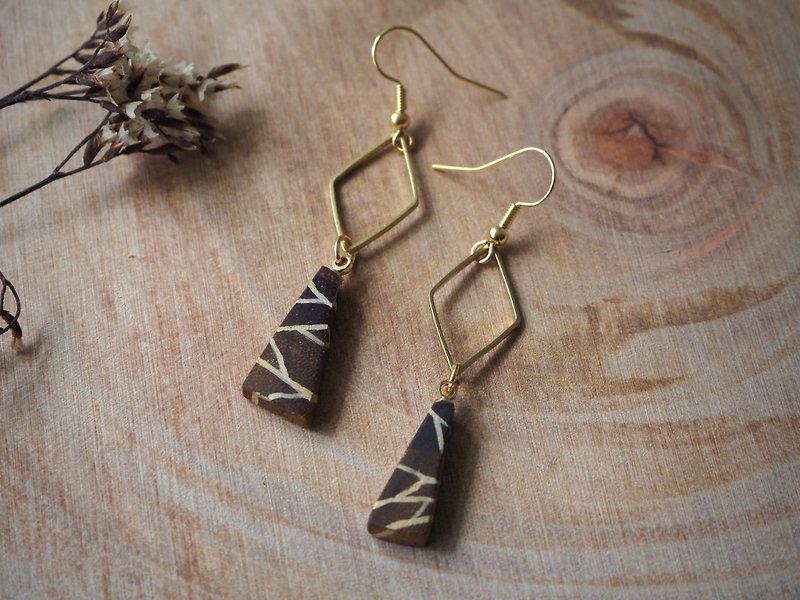Handmade walnut earrings-geometric angle - Earrings & Clip-ons - Wood 