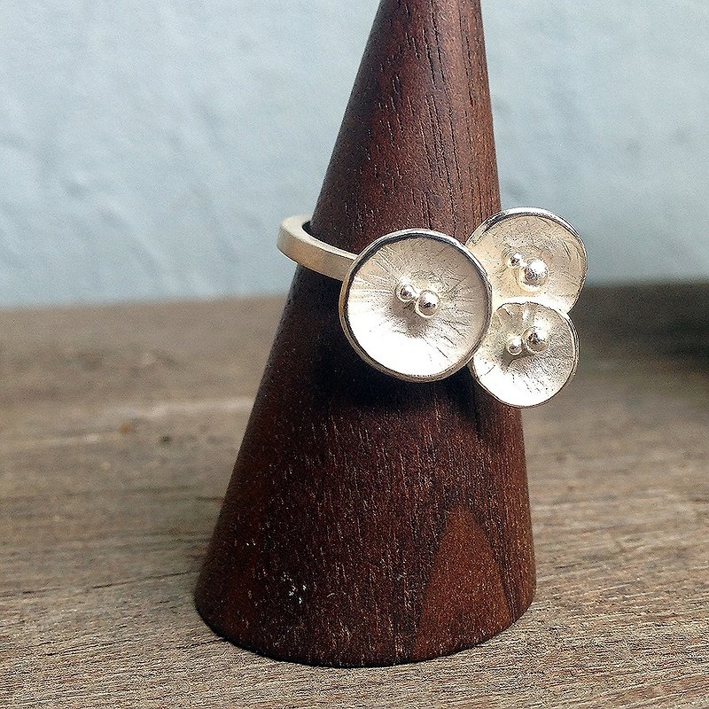 Sterling silver ring ~ heart with flowers blooming ~ poetic handmade ring handmade by Qing metallurgist, in happiness! - แหวนทั่วไป - เงินแท้ สีเงิน
