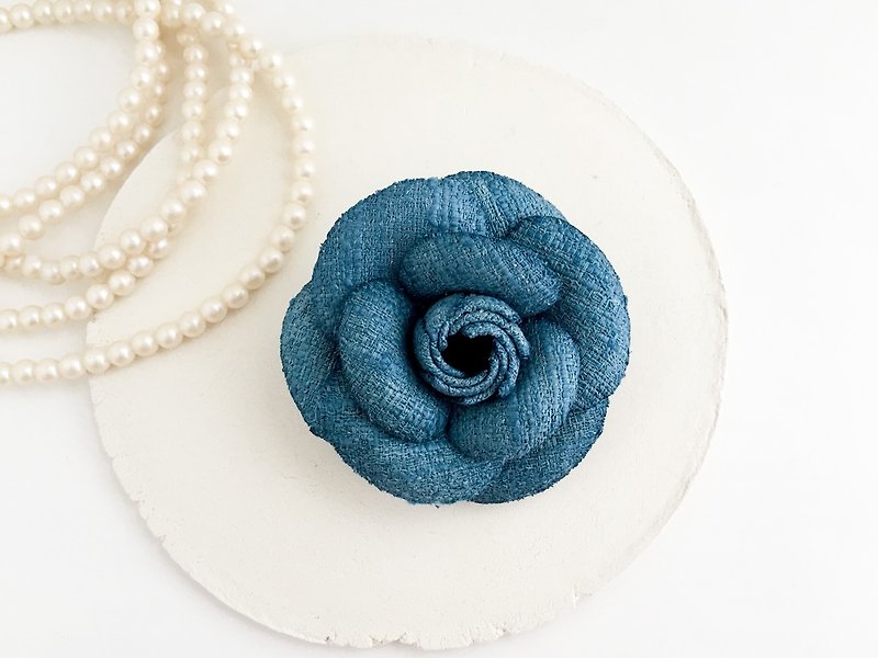 Corsage: Tweed Camellia Blue - เข็มกลัด - เส้นใยสังเคราะห์ สีน้ำเงิน