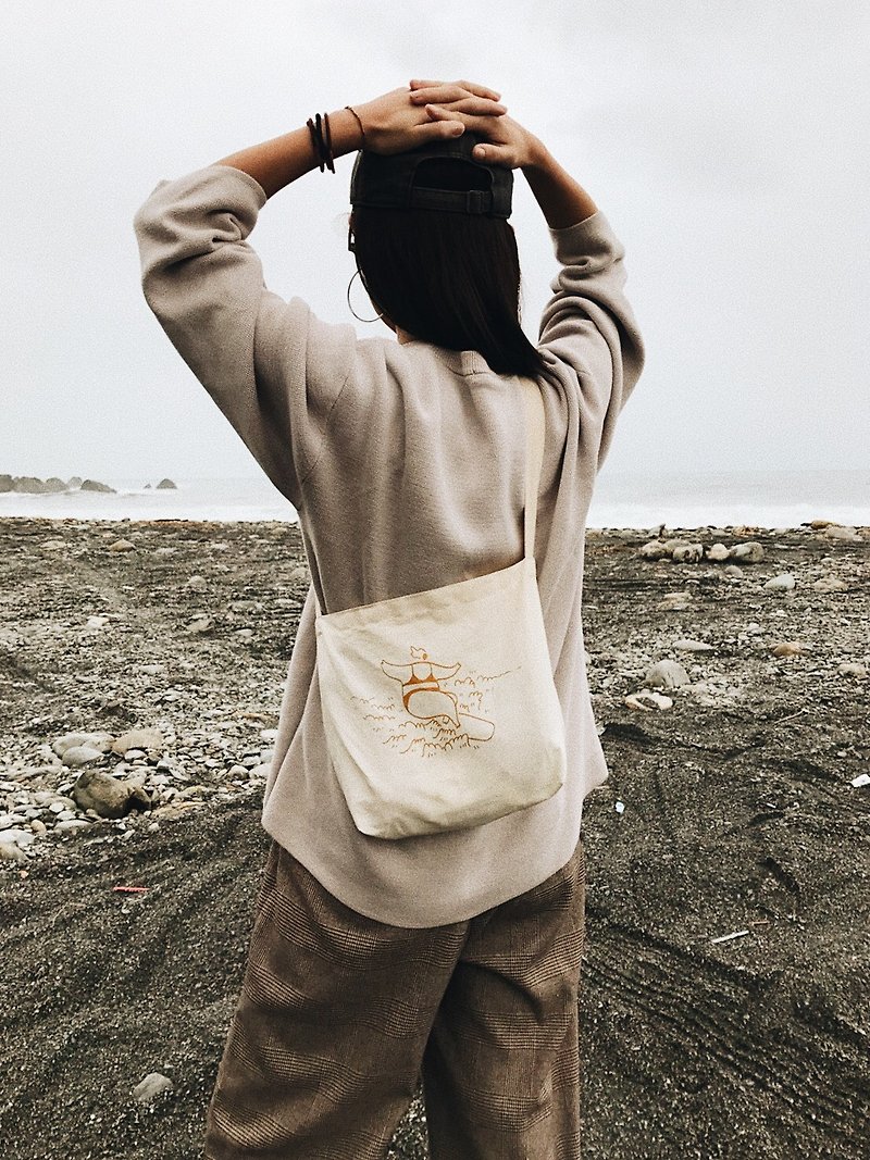 Moun moun - Canvas bag - Surf - กระเป๋าถือ - ผ้าฝ้าย/ผ้าลินิน สีกากี