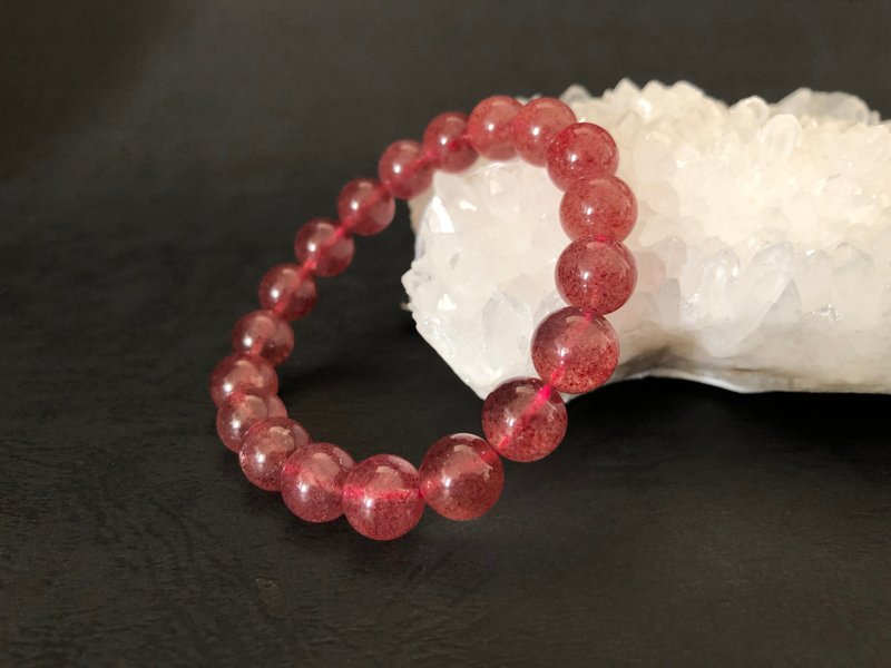 Fast shipping natural strawberry crystal bracelet, high grade, light and transparent, less white haze - สร้อยข้อมือ - คริสตัล สีแดง