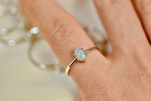Michelle Yuen Jewelry 簡約橢圓蛋白石戒指 - 925純銀 -歐泊