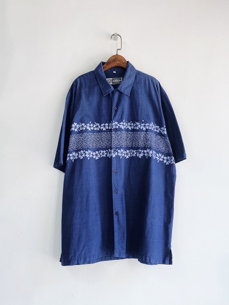 淺水灰藍圖騰花卉 古著棉質夏威夷襯衫上衣vintage Aloha Shirt - 女襯衫 - 棉．麻 藍色