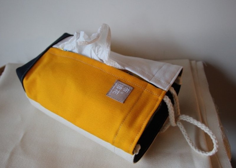 canvas tissue box, yellow & whitw - กล่องเก็บของ - วัสดุอื่นๆ สีเหลือง