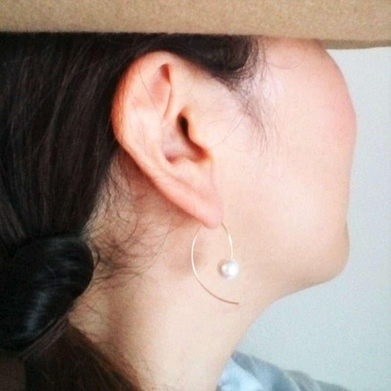 14kgf*Japanese Akoya sea pearl pierced earring NATURAL SILVER - ต่างหู - เครื่องเพชรพลอย สีเงิน