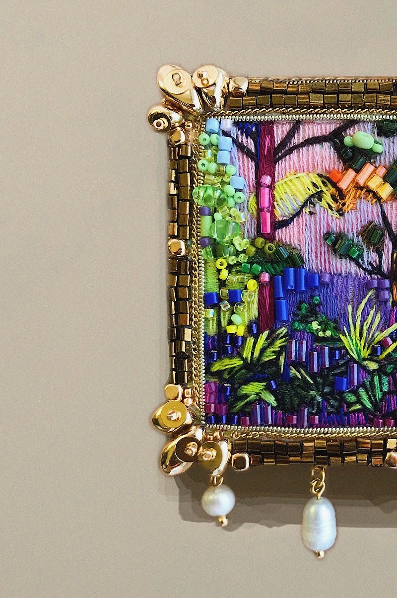 Embroidered Brooch Picture Art Handmate Jewelry Pin - เข็มกลัด - งานปัก หลากหลายสี
