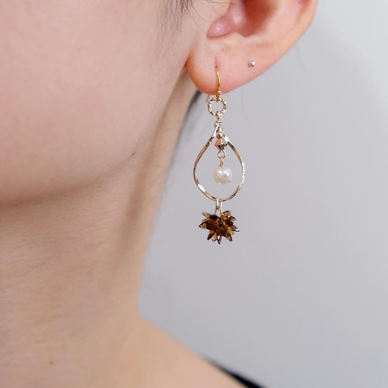 Suzume | Deformation Ring Rotating Rhythm Snowflake Crystal Earrings | Elegant and Unique | Intellectual - ต่างหู - คริสตัล สีทอง