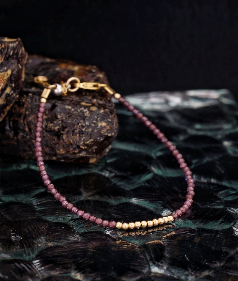 Superfine 1/20 14K Gold Filled Purple Garnet Bracelet with Japan Memory Wire - สร้อยข้อมือ - เครื่องเพชรพลอย สีม่วง