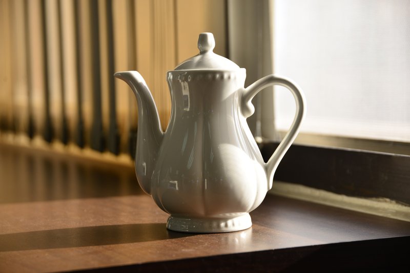 Churchill Buckingham白金漢系列-560ml咖啡壺(19.7盎司) - 咖啡壺/手沖壺 - 陶 白色