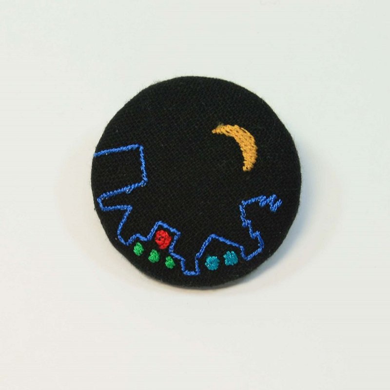 刺繡 5cm中別針08-夜景 - 胸針 - 棉．麻 黑色