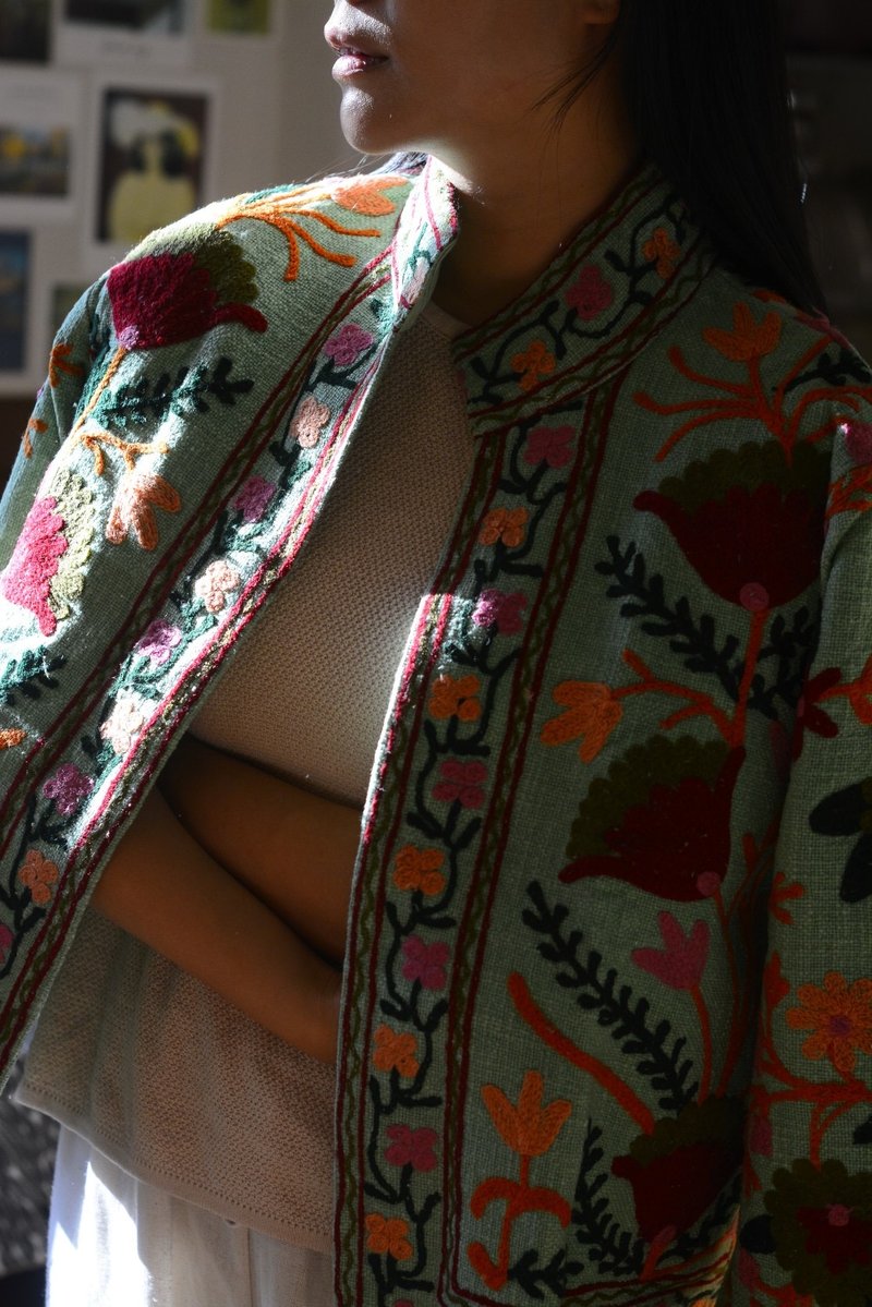 Suzani蘇札尼手工刺繡純棉寬袖外套 - 青草地 - 女大衣/外套 - 棉．麻 多色