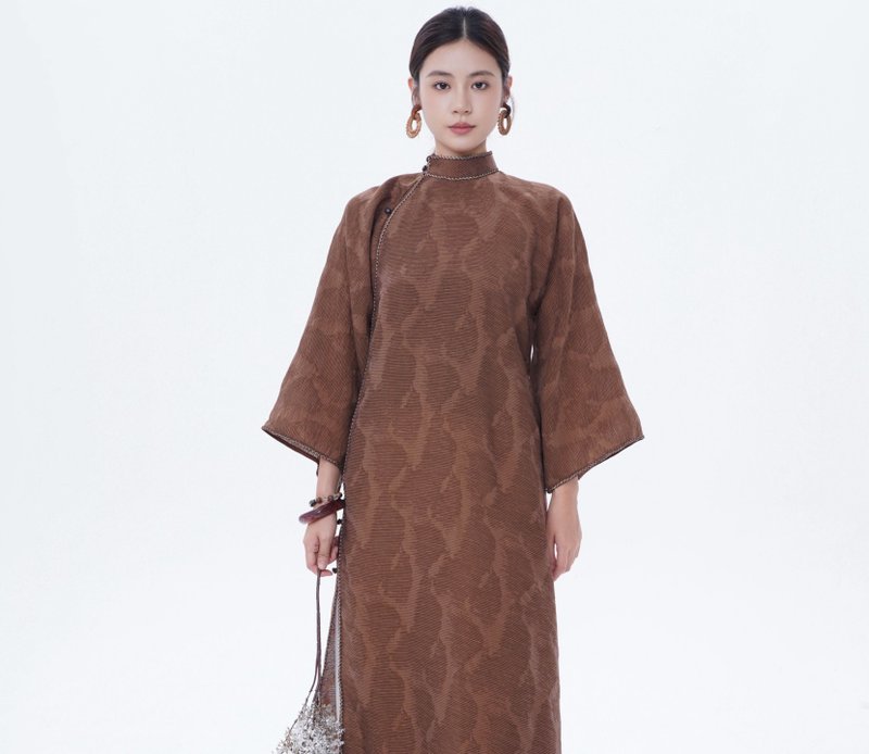 [Bitter Almond] New Chinese Retro Style Silk Linen Robe - Qipao - Cotton & Hemp Brown