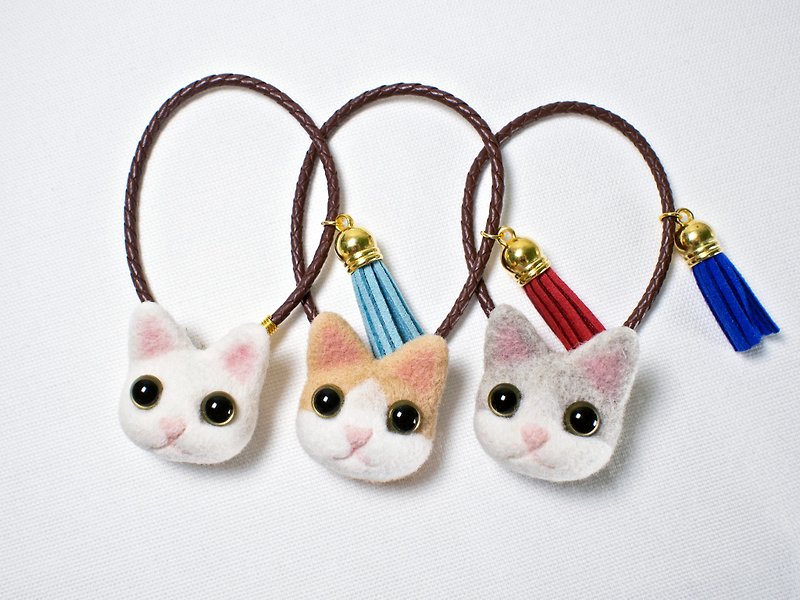 Petwoolfelt - Needle-felted cat accessories (bag charm) - พวงกุญแจ - ขนแกะ หลากหลายสี