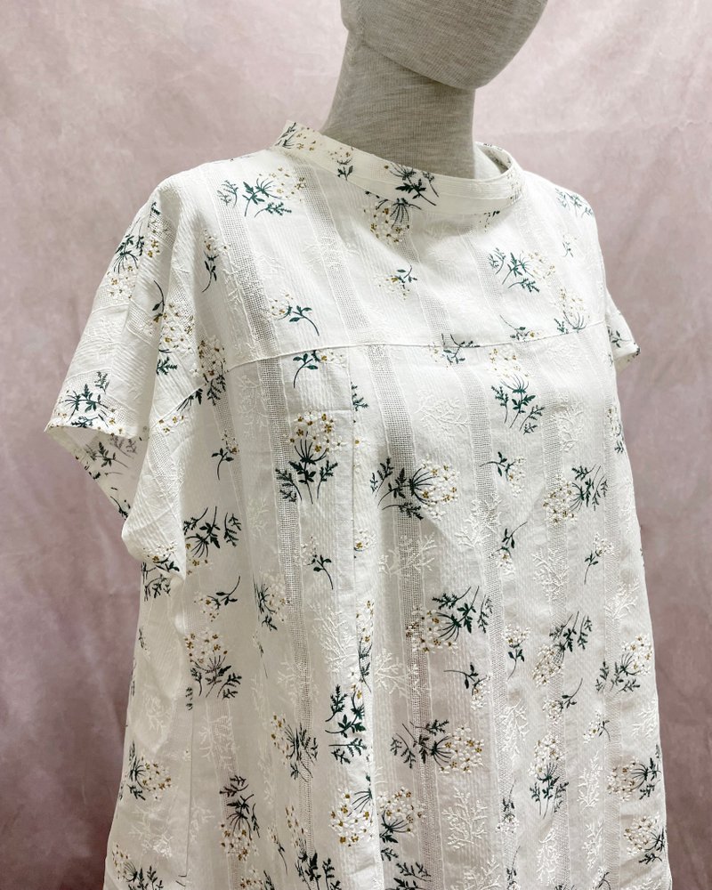 【Morori Hai】Little Daisy Small Stand Collar Umbrella Top - Women's Tops - Cotton & Hemp White