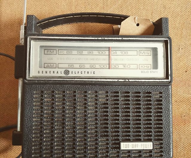 アメリカGEのGE 1960年代アンティークポータブルラジオ（デュアル 