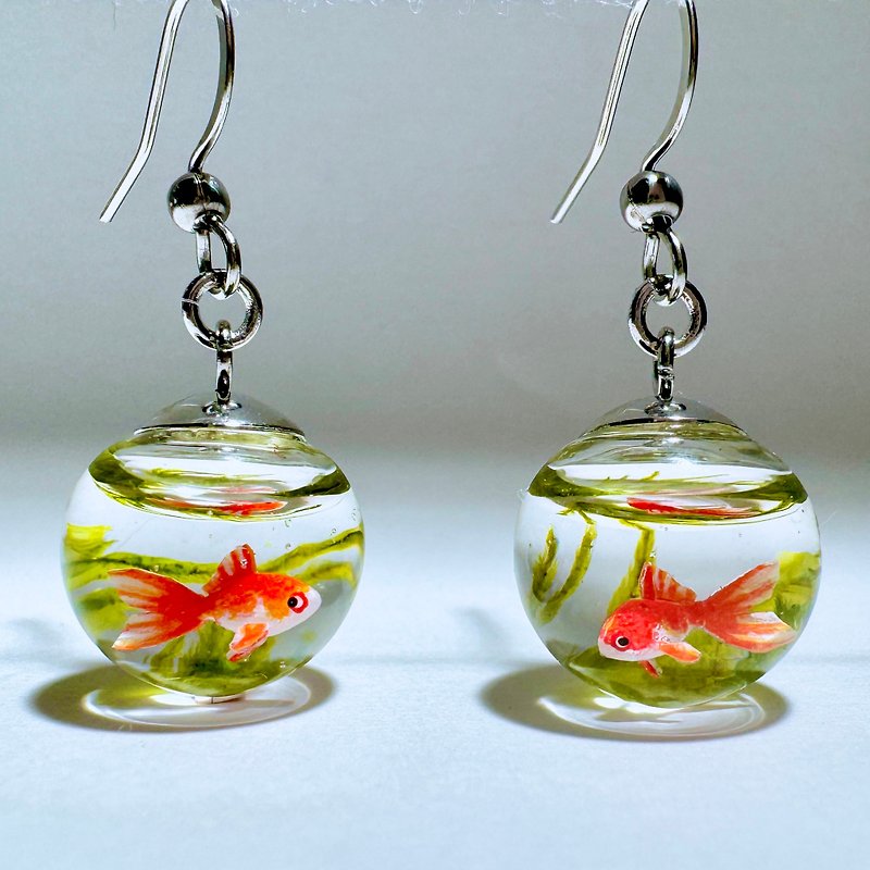 Glass goldfish ball earrings, red and white - Earrings & Clip-ons - Glass 
