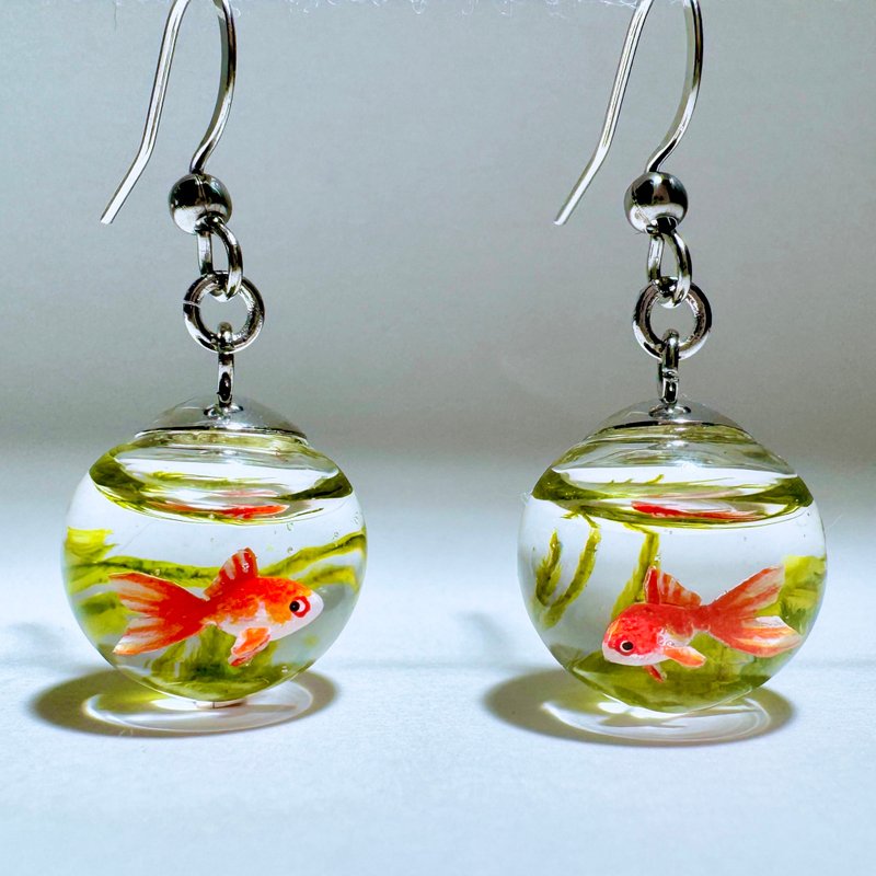 Glass goldfish ball earrings, red and white - ต่างหู - แก้ว 