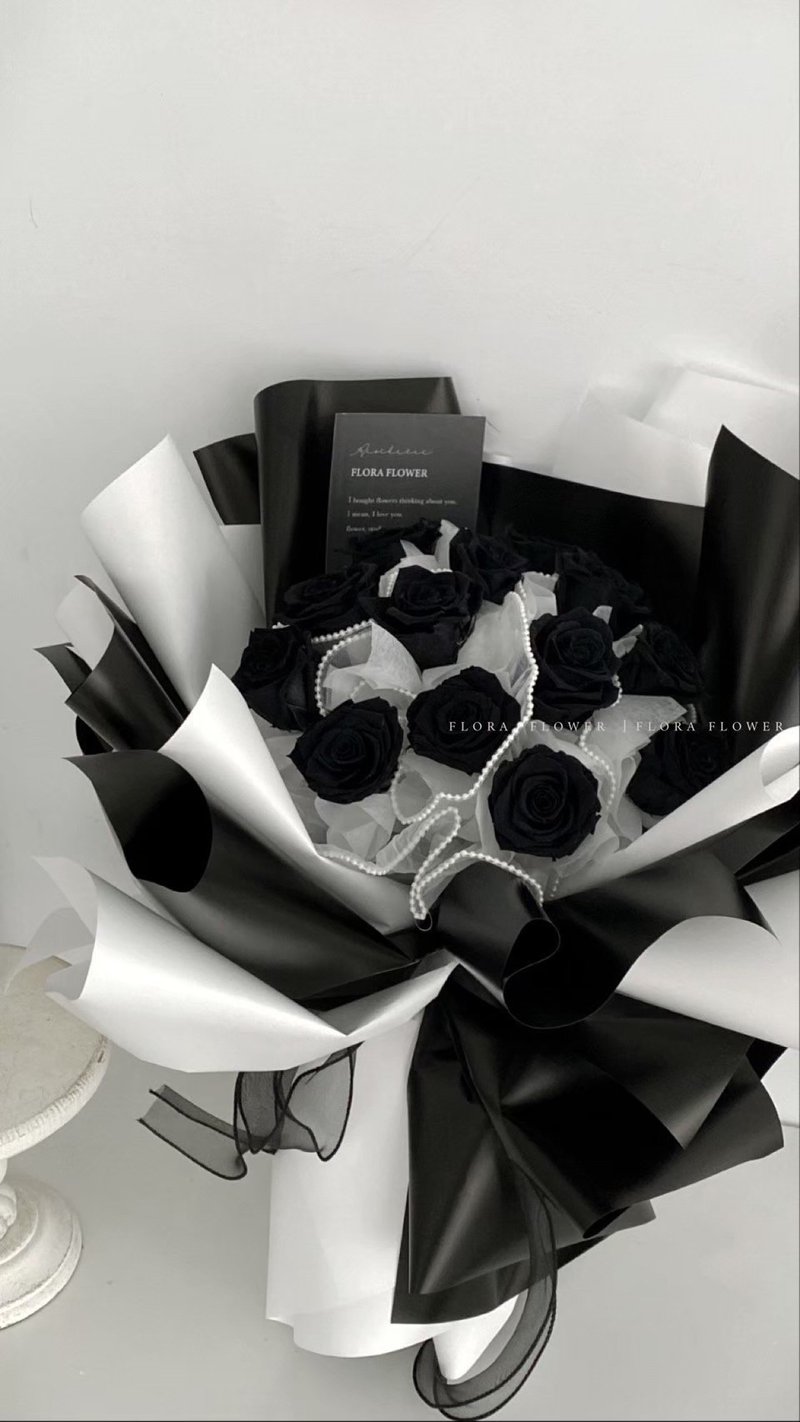 Flora Flower Preserved Rose Bouquet - World Worthy (Black Rose) - ช่อดอกไม้แห้ง - พืช/ดอกไม้ สีดำ