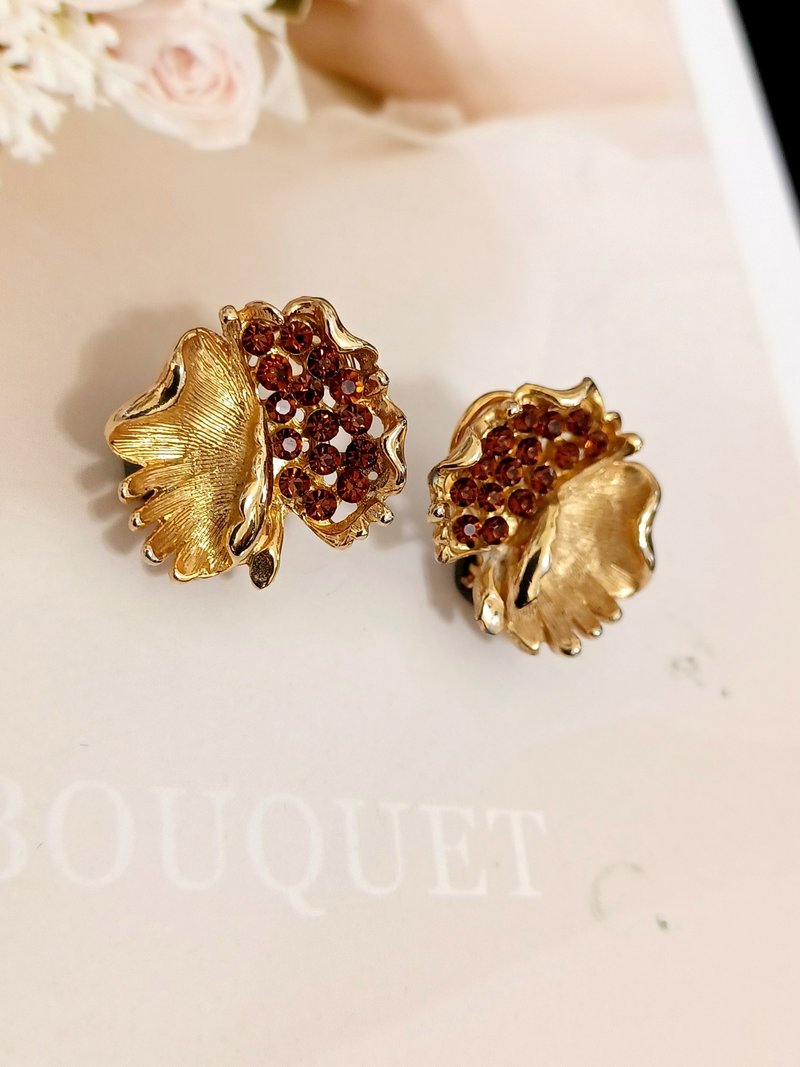 vintage jewelry  BSK 金色荷葉萊茵 夾式耳環 - 耳環/耳夾/耳骨夾 - 其他金屬 