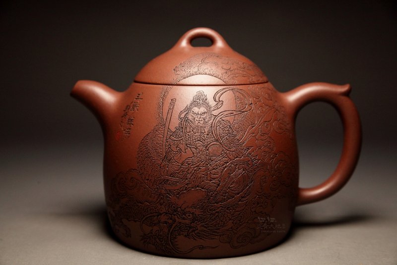 【鬥戰勝佛】國家級工藝美術師 錢琦 雕刻 紫泥 750cc - 茶壺/茶杯/茶具 - 陶 咖啡色