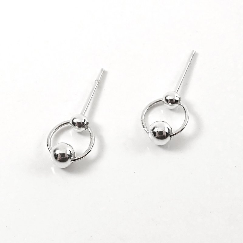 Crazy Geometry | Two Beads (Middle) Circle Round 925 Sterling Silver Stud Earrings - ต่างหู - เงินแท้ สีเงิน