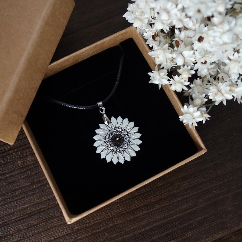 White flower necklace / mother's day gift / pendant / brown / shipping free - สร้อยคอ - ผ้าไหม ขาว