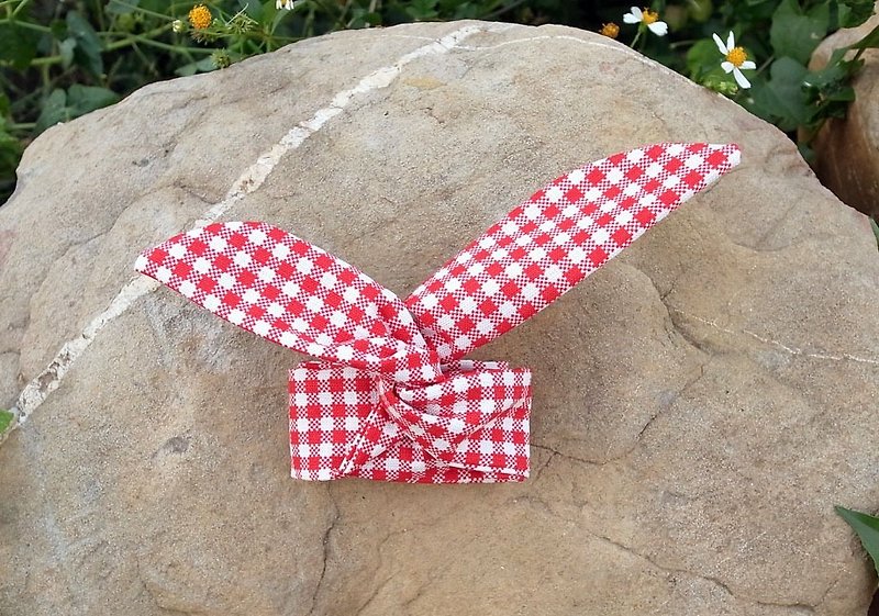 Retro red classic small checkered hand made with aluminum models - Hair Accessories - Cotton & Hemp 