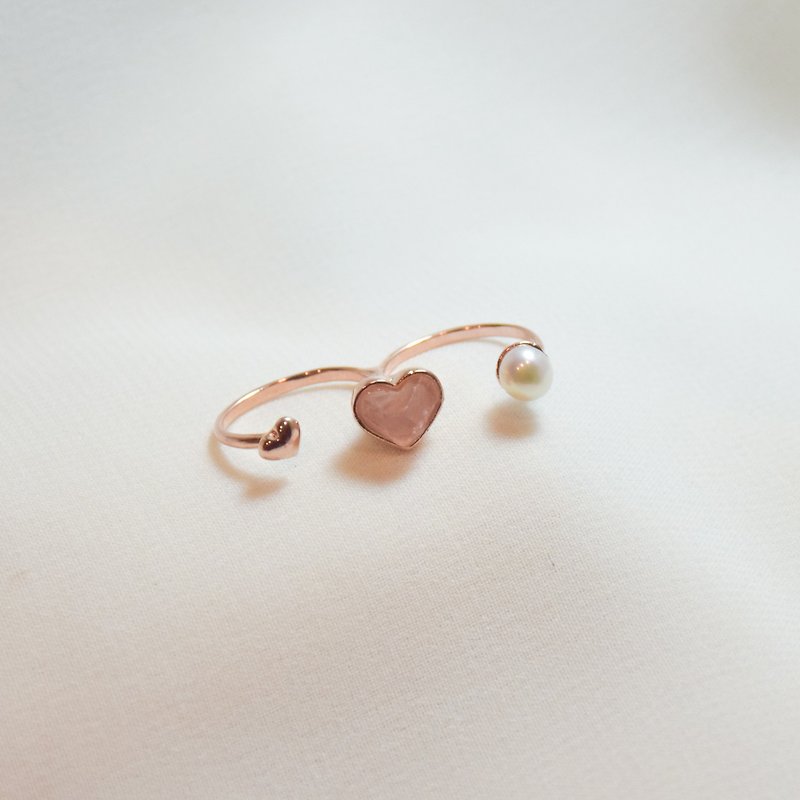 Triple miniheart ring - 戒指 - 其他材質 粉紅色