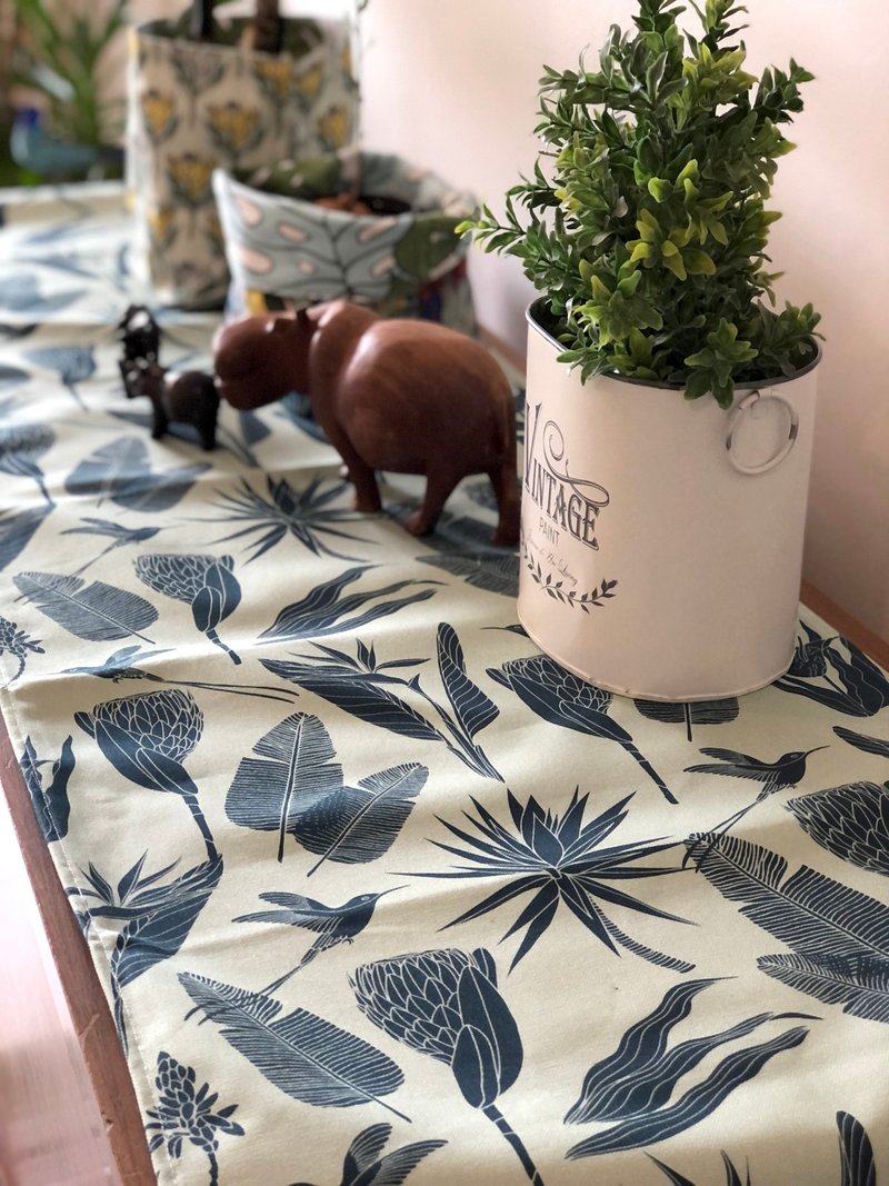 Taiwan's exclusive custom aLoveSupreme South Africa hand-painted long tablecloth_Lake Green African Botanical Garden - ผ้ารองโต๊ะ/ของตกแต่ง - ผ้าฝ้าย/ผ้าลินิน 