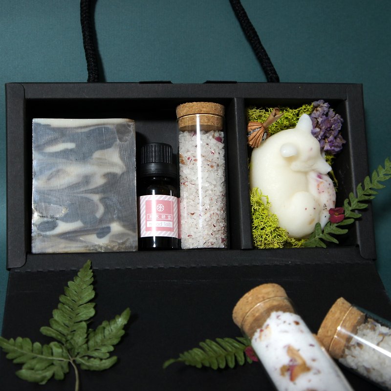 Christmas selection - gentle ceremony before going to bed | handmade soap. Pure essential oils. Bath salt. Fragrance brick group - ครีมอาบน้ำ - วัสดุอื่นๆ หลากหลายสี