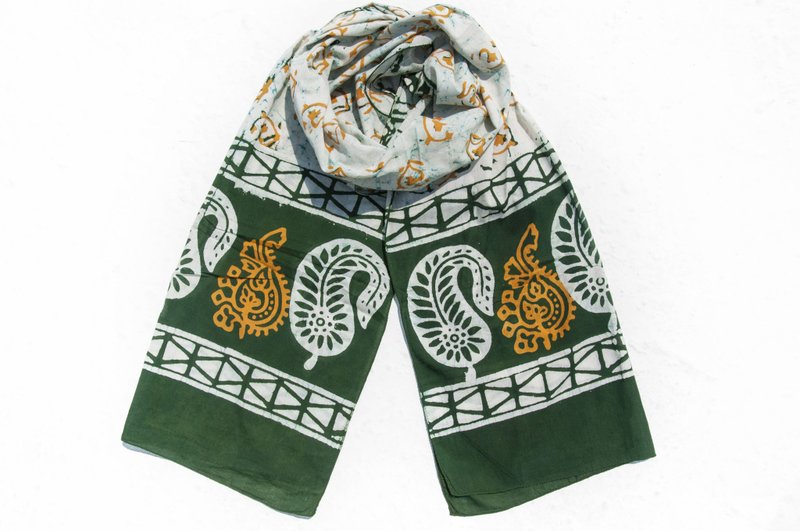 Plant dyed silk scarf/batik tie-dye silk scarf/vegetable dyed scarf/hand tie dyed pure cotton silk scarf-green flowers - ผ้าพันคอถัก - ผ้าฝ้าย/ผ้าลินิน สีเขียว