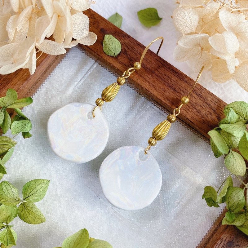 Pearlescent White Porcelain Disc Earrings | Handmade Ceramics - ต่างหู - เครื่องลายคราม ขาว