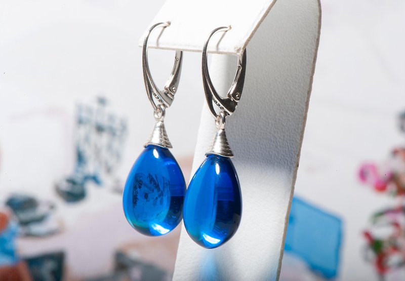 Exclusive designer blue amber earrings, Handcrafted blue amber earrings - ต่างหู - เครื่องประดับพลอย สีน้ำเงิน