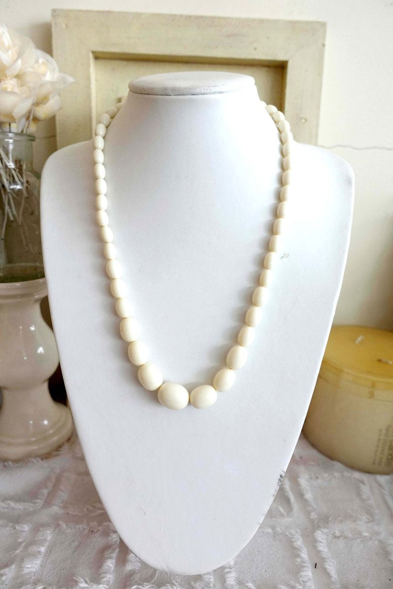 Vintage Ivory Gradient Size Round Bead Necklace Necklace Vintage Wenqing Japanese Second-hand Medieval Jewelry - Necklaces - Resin White